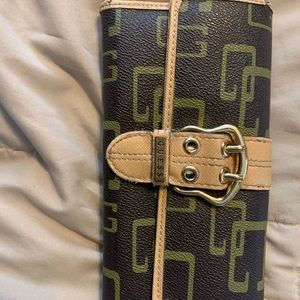 Guess wallet//GUC//Chocolate Brown with tan